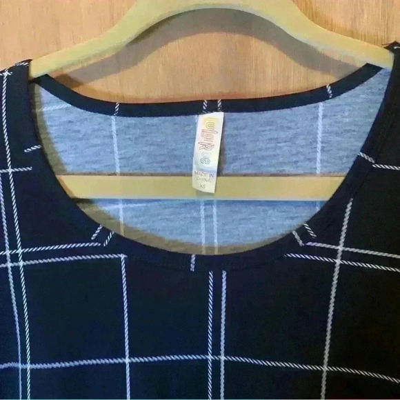 LuluaRoe Black Plaid Women Top Short Sleeve Casual Size Extra Small - Picture 6 of 16